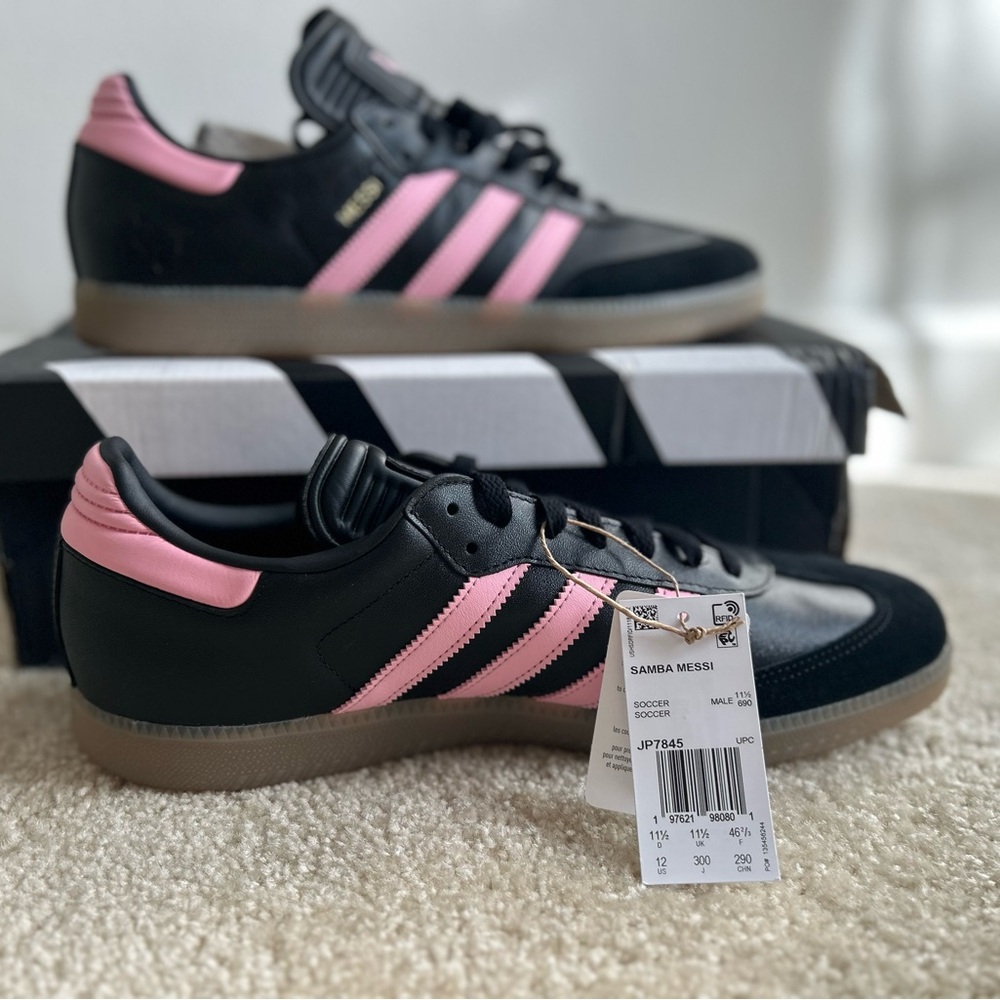 Samba Messi. Black and pink colorway